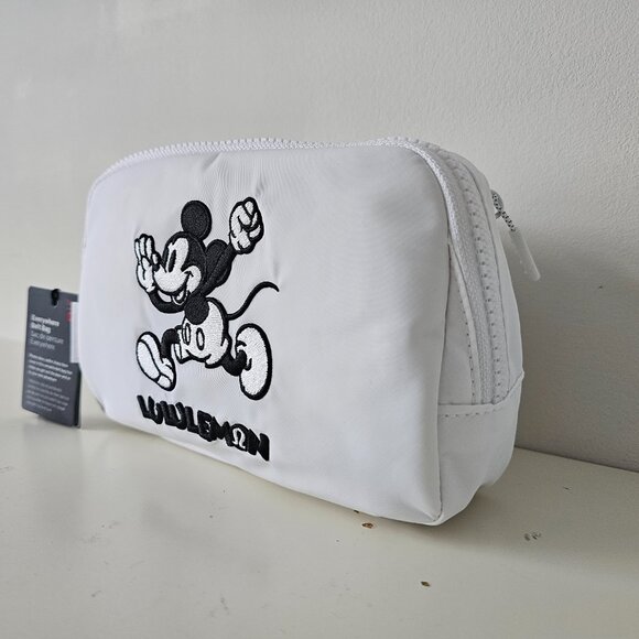 NWT LULULEMON White Everywhere Belt Bag Disney Embroidered Mickey in Motion 1L - Picture 2 of 15